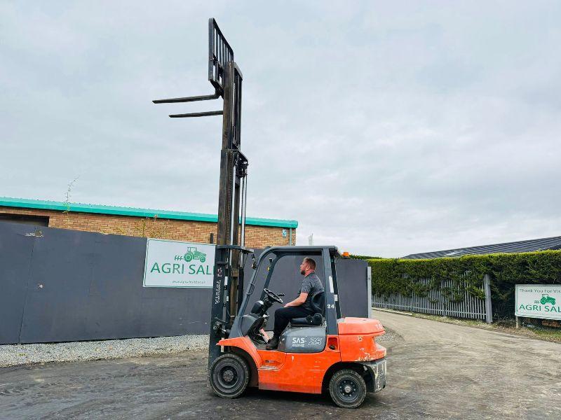 TOYOTA 62-7FDF25 CONTAINER SPEC FORKLIFT*C/W PALLET TINES*VIDEO*