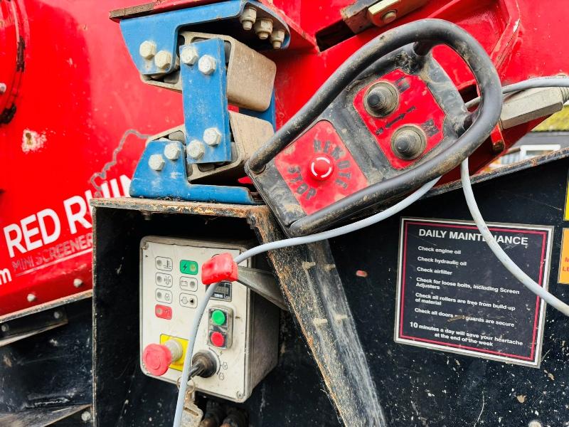 RED RHINO TRACKED 3 WAY MINI SCREENER*C/W REMOTE CONTROL*YEAR 2021*VIDEO*