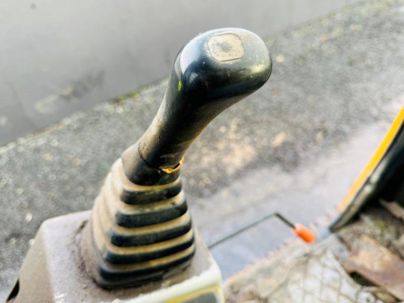 HYUNDAI ROBEX 220LC-3 EXCAVATOR*C/W BUCKET*VIDEO*