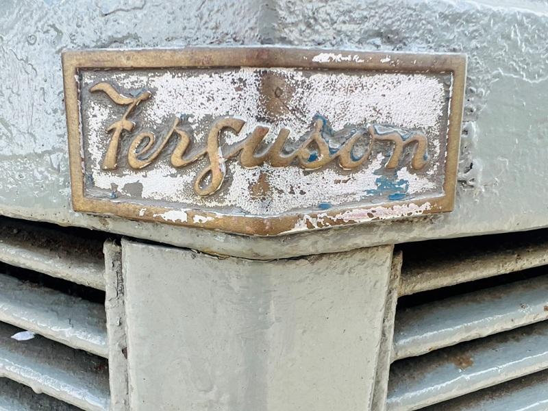 GREY FERGUSON 2WD TRACTOR C/W REAR BACK BOX *VIDEO*