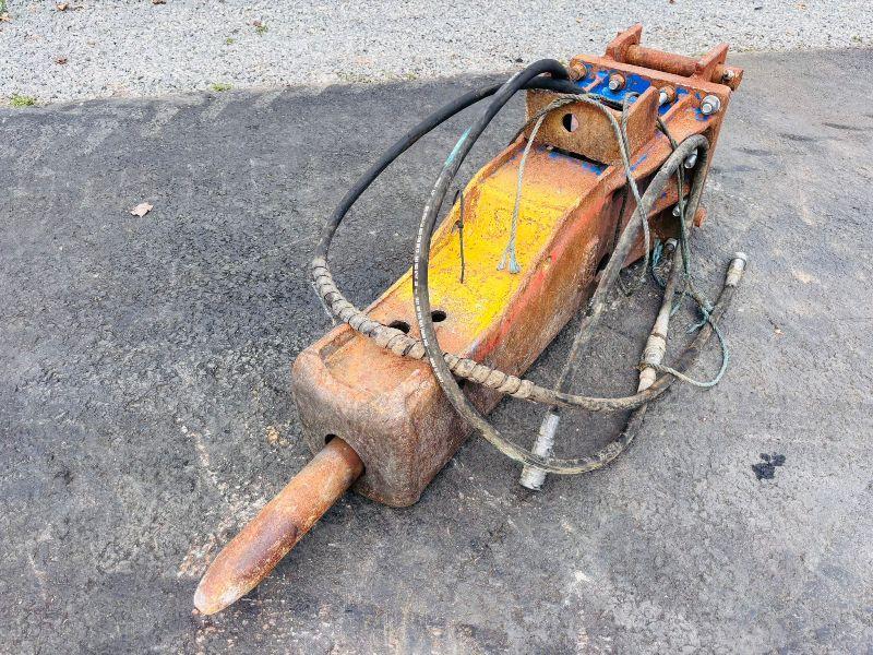 HYDRAULIC HAMMER *C/W HYDRAULIC PIPES*