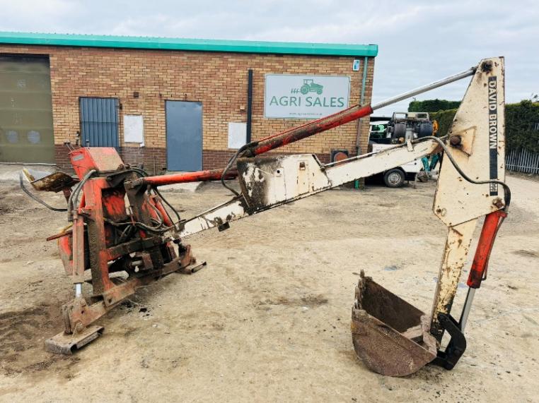 DAVID BROWN MOUNTABLE BACK ACTOR*C/W 2 BUCKETS*VIDEO*