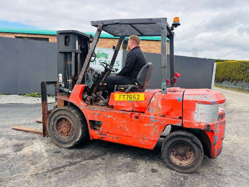 MITSUBISHI FD40 CONTAINER SPEC FORKLIFT 2 STAGE MAST*C/W PALLET TINES*VIDEO*