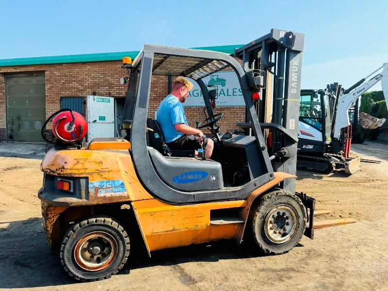 SAMUK SF35D FORKLIFT*C/W PALLET TINES*VIDEO*