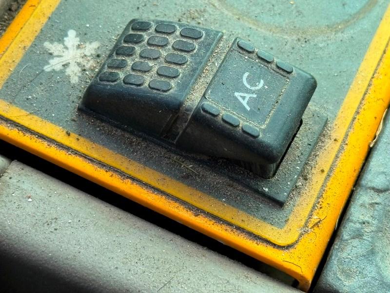JCB 412S FARM MASTER FRONT LOADER*C/W BUCKET AND TINES*VIDEO*