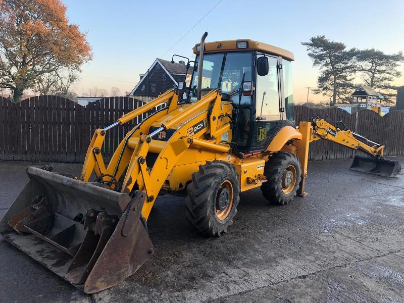 JCB 2CX STREET MASTER BACKHOE DIGGER ( YEAR 2008 ) C/W REAR EXTENDING DIG