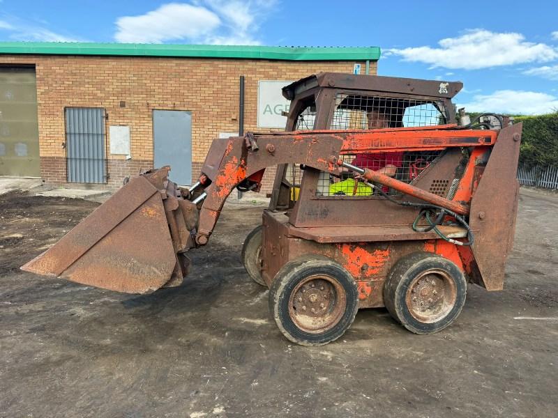 THOMAS SKIDSTEER*C/W BUCKET*VIDEO*