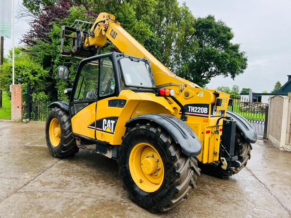 CATERPILLAR TH220B 4WD TELEHANDLER *AG-SPEC, 6452 HOURS* C/W PICK UP HITCH *VIDEO*