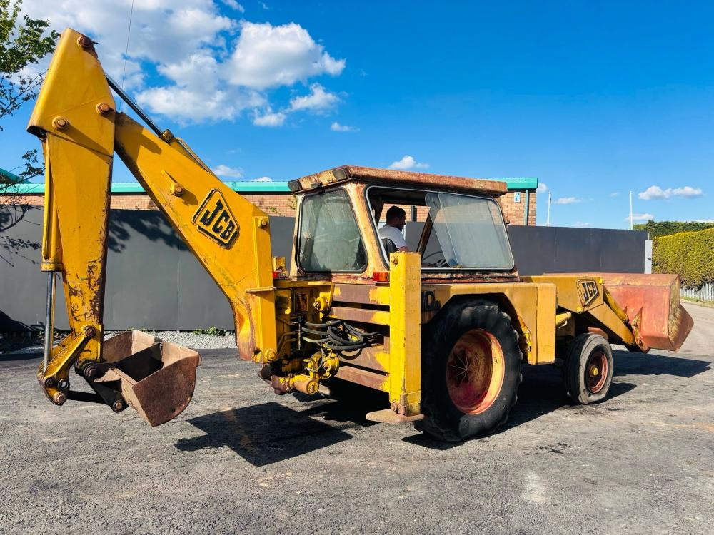 JCB 3C BACKHOE DIGGER C/W BUCKET AND DITCHING BUCKET*VIDEO*