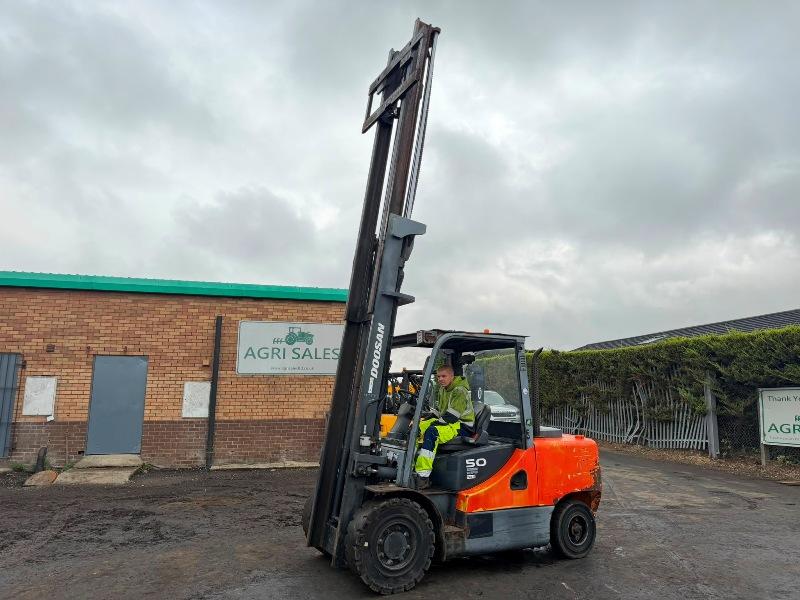DOOSAN D50C-7 FORKLIFT*3329 HOURS*YEAR 2017*VIDEO*