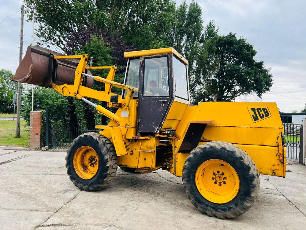 JCB 410 4WD LOADING SHOVEL C/W BUCKET 