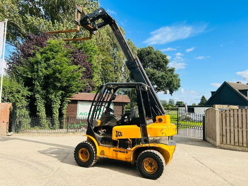 JCB TLT30D 4WD TELETRUCK C/W PALLET TINES 