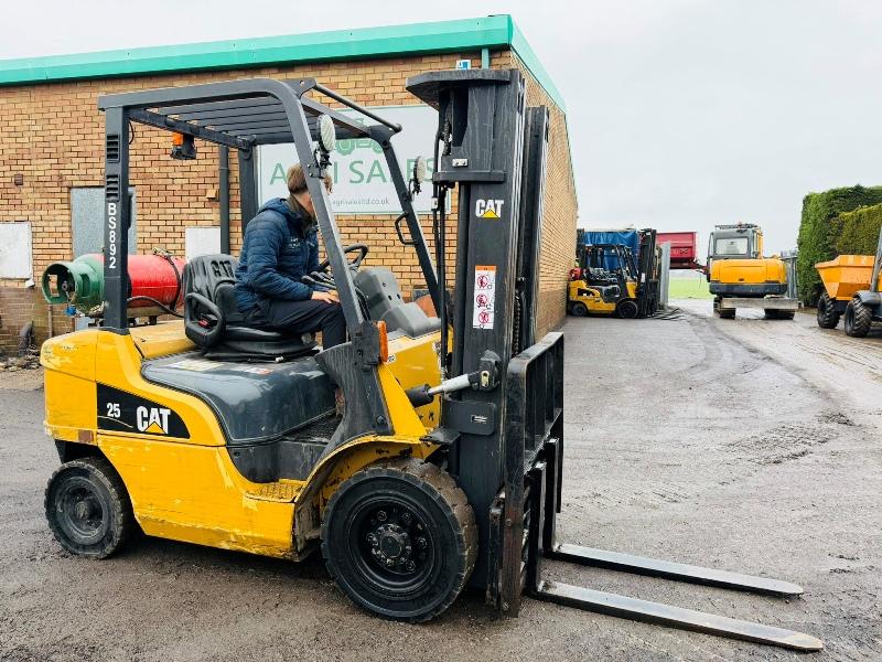 CATERPILLAR GP25NT FORKLIFT*C/W PALLET TINES*YEAR 2013*VIDEO*