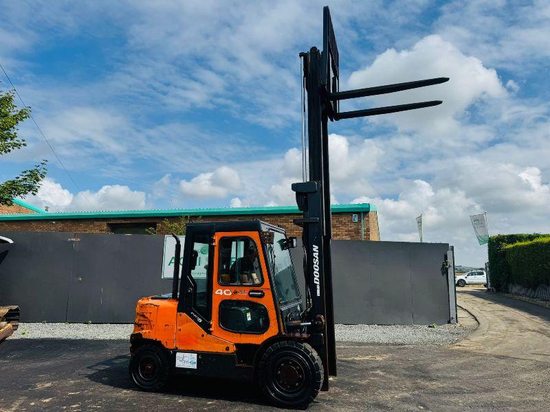 DOOSAN D40SC-5 FORKLIFT*C/W PALLET TINES*YEAR 2012*VIDEO*