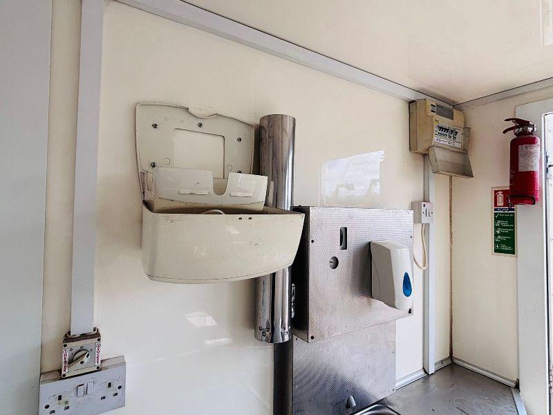 WELFARE UNIT *C/W ONBOARD GENERATOR(3.3KVA) AND TOILET*VIDEO*