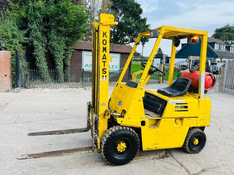 KOMATSU FG15H-1 FORKLIFT C/W STAGE MAST & PALLET TINES *VIDEO*