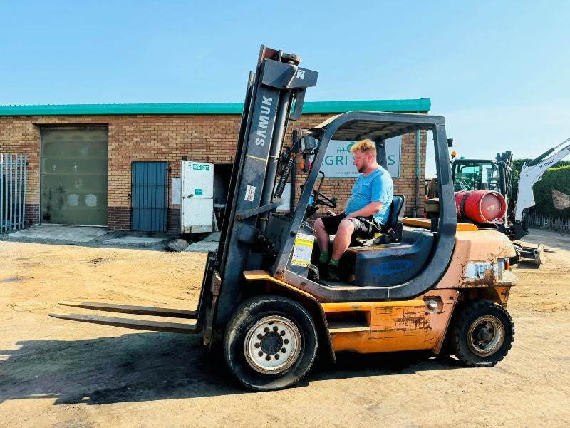 SAMUK SF35D FORKLIFT*C/W PALLET TINES*VIDEO*