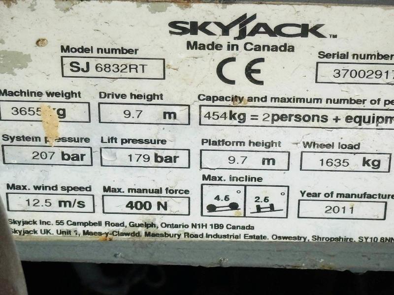 SKYJACK SJ6832RT SCISSOR LIFT*C/W SUPPORT LEGS*YEAR 2011*VIDEO*