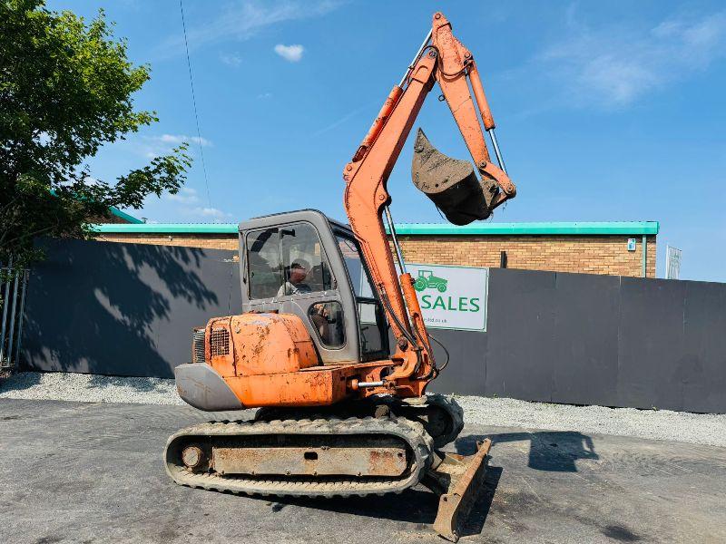 HITACHI RUBBER TRACK EXCAVATOR*TRACKING ISSUE*C/W BUCKET*VIDEO*