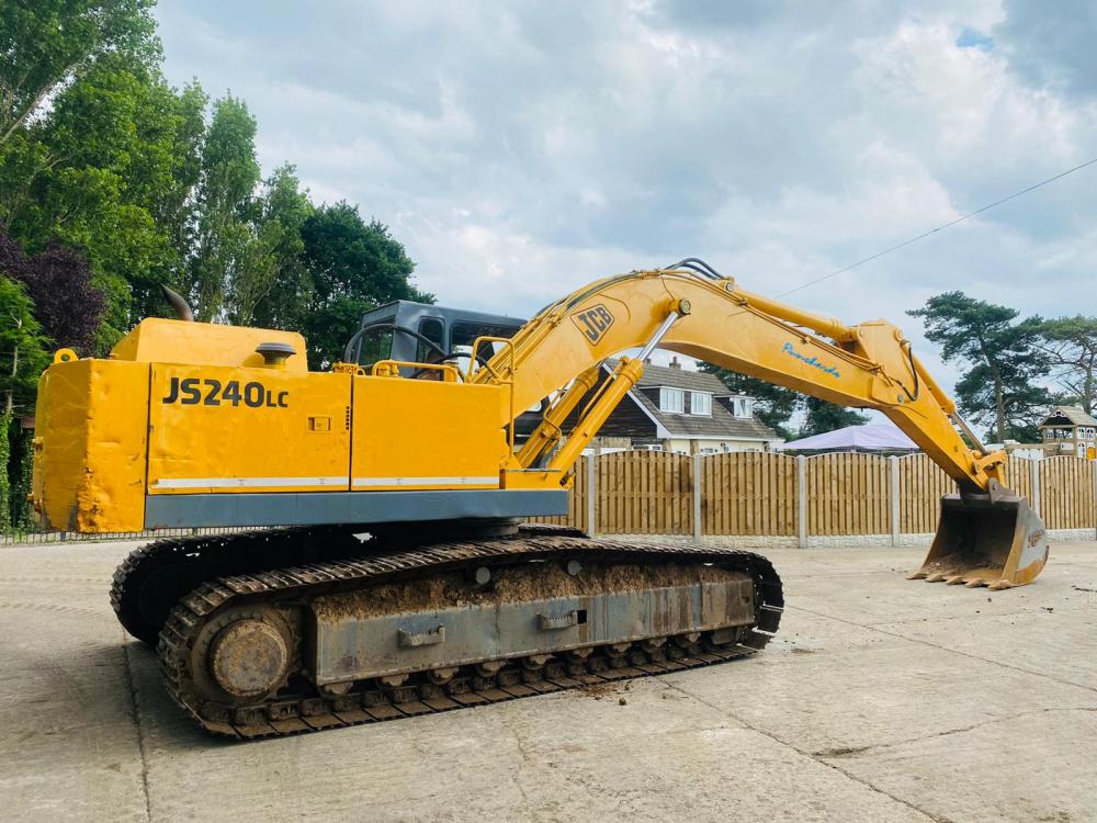 JCB JS240LC TRACKED EXCAVATOR C/W BUCKET