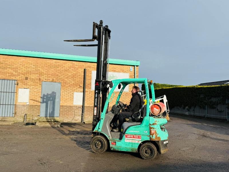 MITSUBISHI FG18N FORKLIFT*C/W SIDESHIFT AND PALLET TINES*VIDEO*