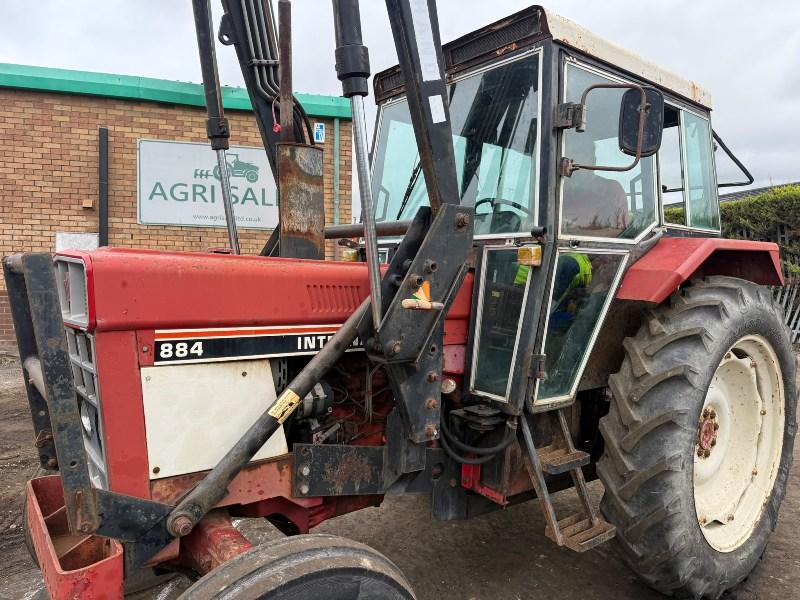 CASE INTERNATIONAL 884 TRACTOR*C/W FRONT LOADER*VIDEO*
