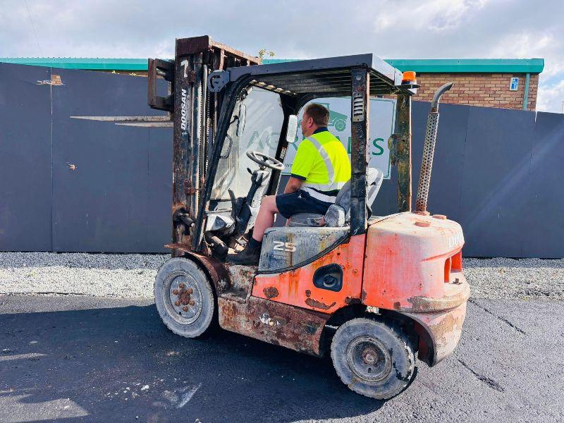 DOOSAN D25S-5 3 STAGE MAST FORKLIFT*YEAR 2012*VIDEO*