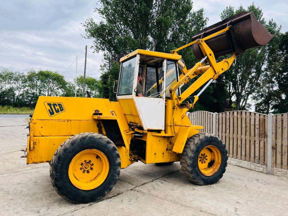 JCB 410 4WD LOADING SHOVEL C/W BUCKET 