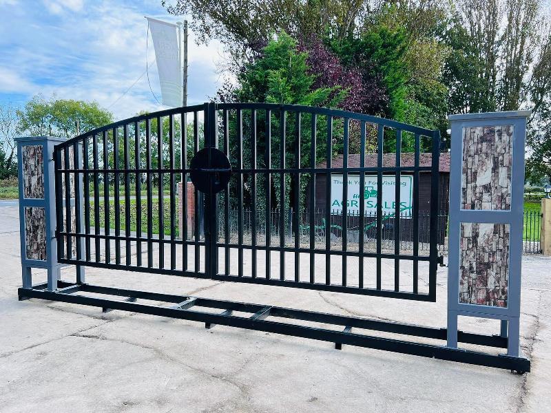 BRAND NEW STEEL TWIN OPENING STEEL GATE'S *15FT X 6FT 2 INCH* VIDEO*