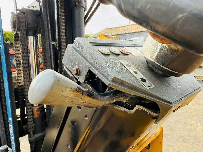 CATERPILLAR V40D FORKLIFT*C/W PALLET TINES*VIDEO*