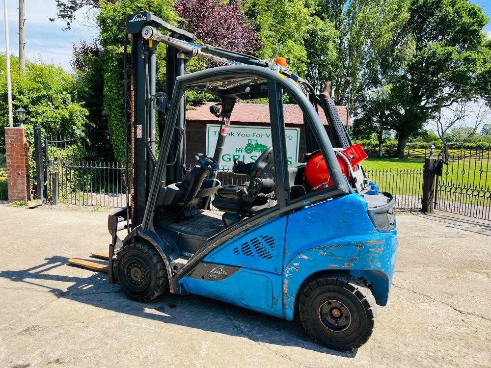 LINDE H20T-02 EVO GAS FORKLIFT * YEAR 2016 * C/W SIDE SHIFT & TINE POSITIONER * CHOICE *