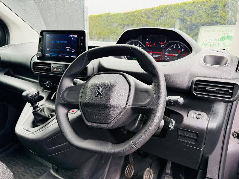 PEUGEOT PARTNER 6 SPEED VAN*YEAR 2023*VIDEO*
