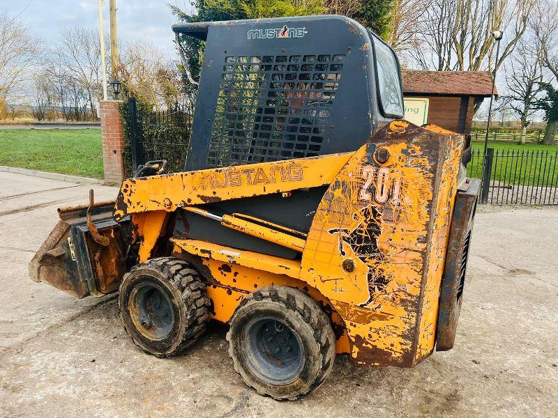 MUSTANG 2012 4WD SKIDSTEER C/W BUCKET *VIDEO*