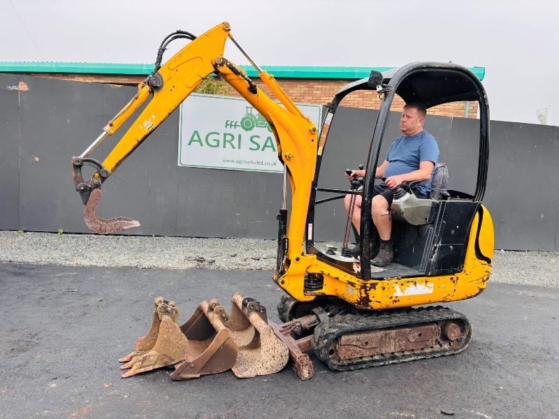 JCB 801.4 MINI EXCAVATOR*C/W LONG BOOM & 4 BUCKETS*READING 1174 HOURS*VIDEO*