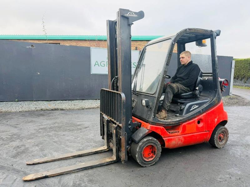 LINDE H20T-03 3 STAGE MASTED FORKLIFT*C/W SIDESHIFT*VIDEO*