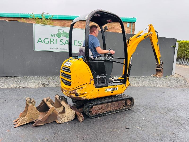 JCB 801.4 MINI EXCAVATOR*C/W LONG BOOM & 4 BUCKETS*READING 1174 HOURS*VIDEO*