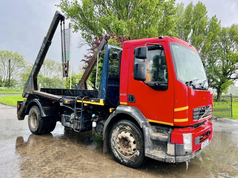 VOLVO FL240 4X2 SKIP LORRY * YEAR 2007* C/W MANUAL GEAR BOX & TELESCOPIC ARMS *VIDEO*