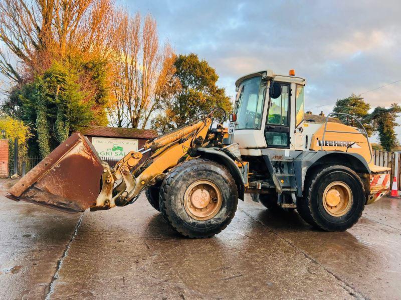 LIEBHERR L538 4WD LOADING SHOVEL C/W BUCKET *VIDEO*