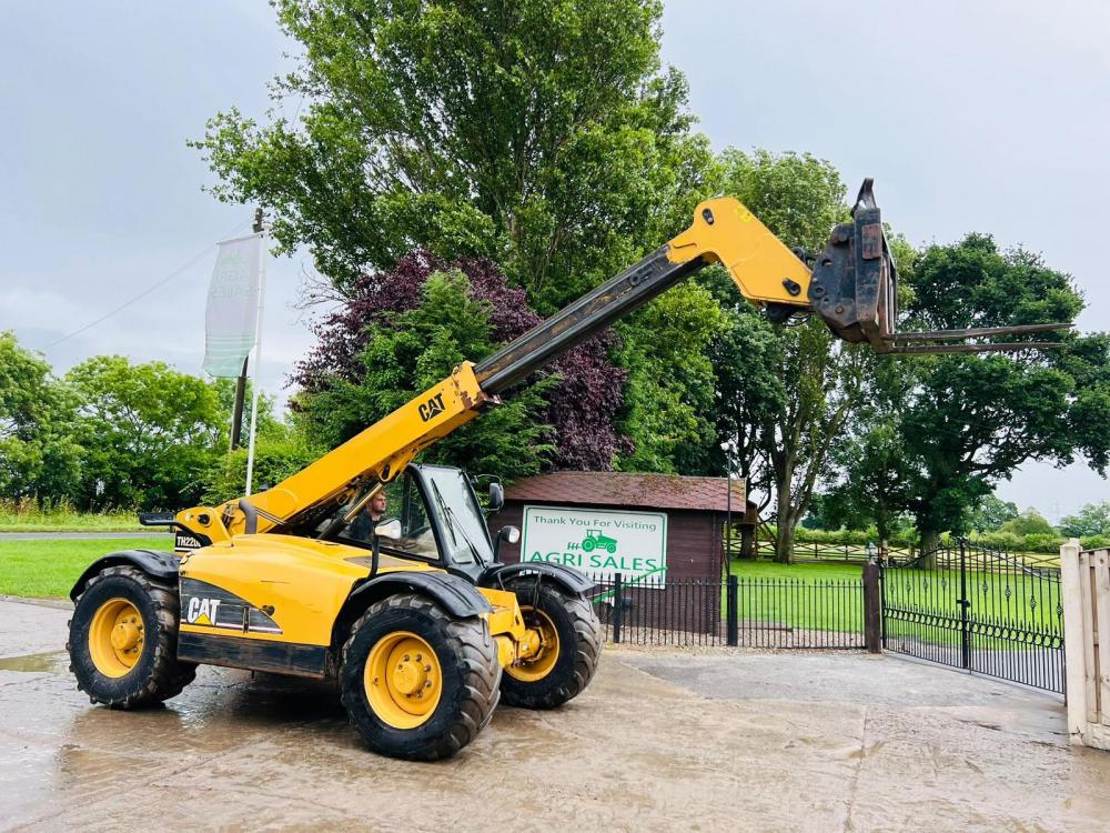 CATERPILLAR TH220B 4WD TELEHANDLER *AG-SPEC, 6452 HOURS* C/W PICK UP HITCH *VIDEO*