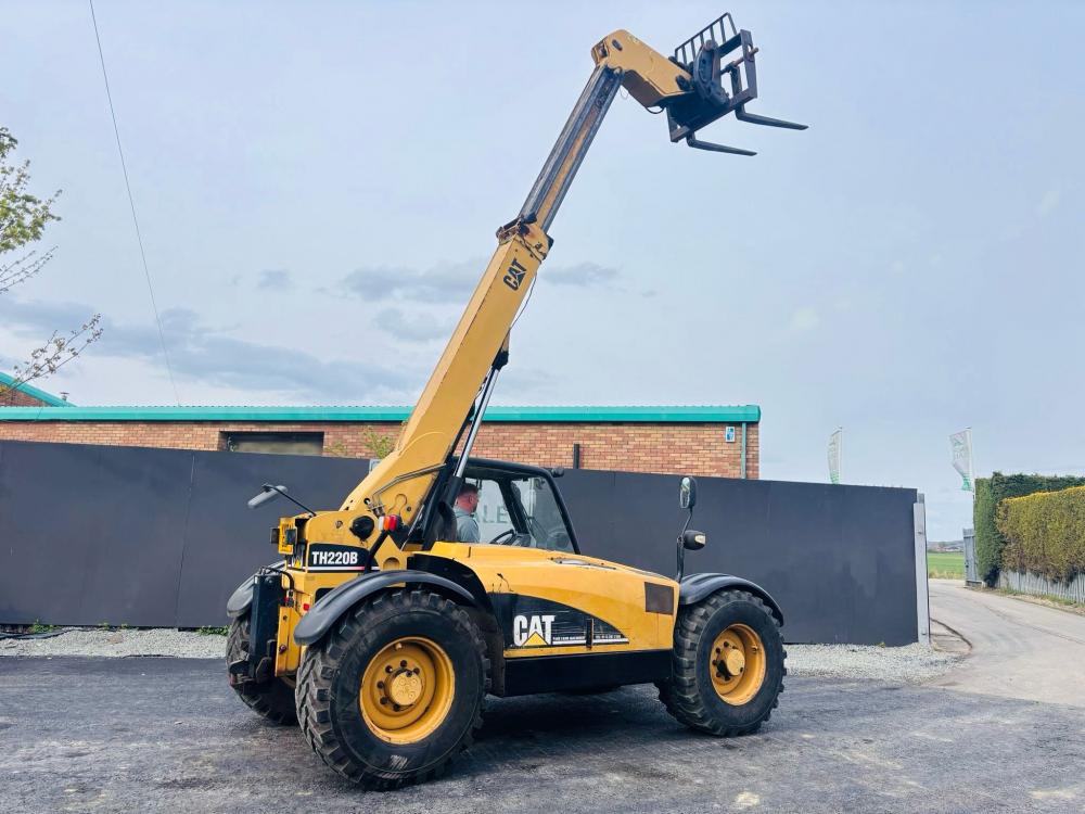 CAT TH220B TELEHANDLER *AG SPEC* C/W PALLET TINES*VIDEO*
