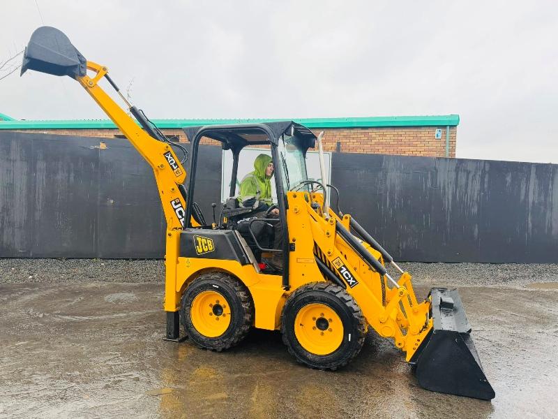JCB 1CX BACKHOE DIGGER*C/W BUCKET*VIDEO*