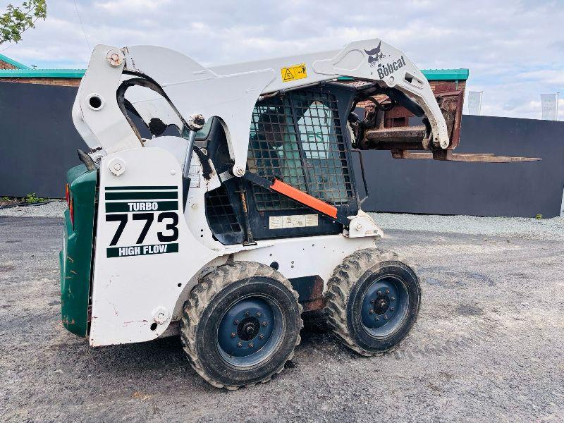BOBCAT 773 HIGH LIFT TURBO SKIDSTEER*C/W PALLET TINES*VIDEO*
