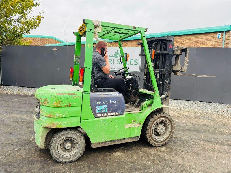 MITSUBISHI FD25 CONTAINER SPEC FOKRLIFT*C/W PALLET TINES*VIDEO*