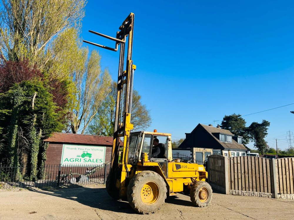 JCB 926 4WD ROUGH TERRIAN FORKLIFT C/W 3 STAGE MASK 