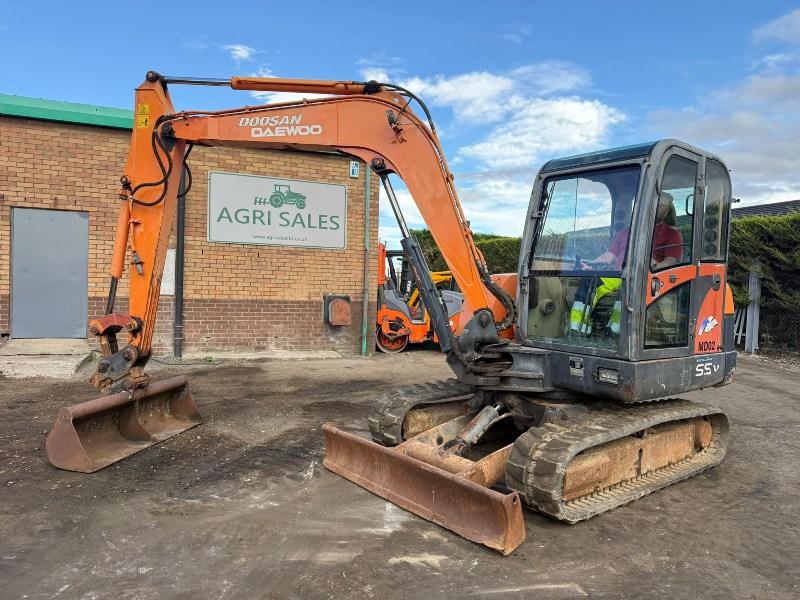 DOOSAN SOLAR 55-VPLUS EXCAVATOR*C/W BUCKET*VIDEO*