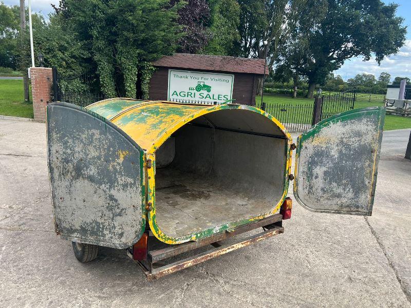 TOWABLE SINGLE AXLE BIN C/W SLIDDING LIDS 