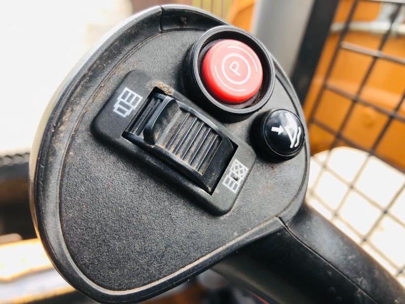 CASE TR270 TRACKED SKIDSTEER *YEAR 2015* C/W JOYSTICK CONTROLS * PLEASE