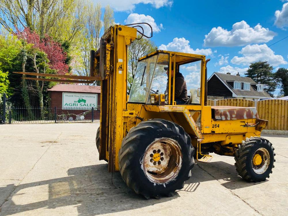 SANDERSON 264 CONTAINER SPEC FORKLIFT C/W MANUAL FORWARDS & REVERSE SHUTTLE
