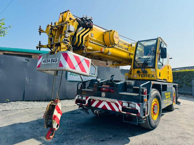 TEREX DEMAG AC30 MOBILE CITY CRANE*C/W SUPPORT LEGS*VIDEO*