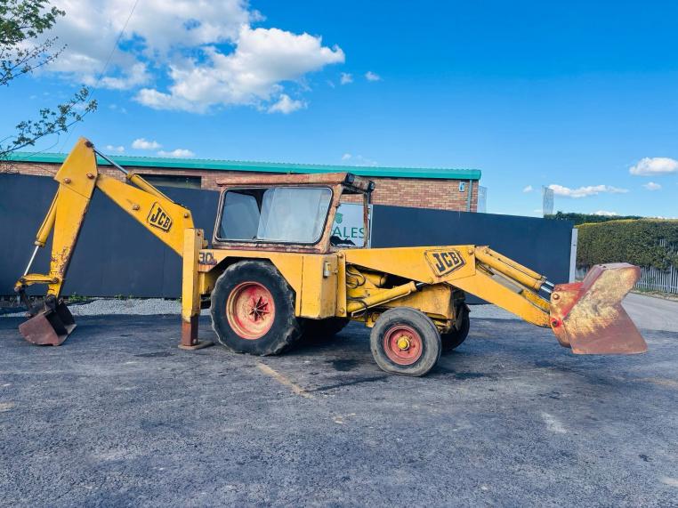 JCB 3C BACKHOE DIGGER C/W BUCKET AND DITCHING BUCKET*VIDEO*